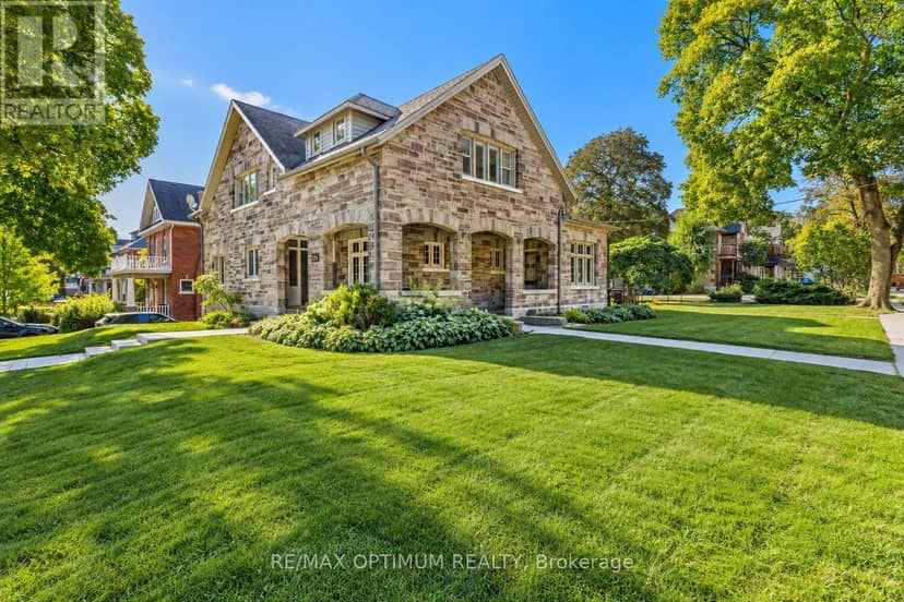 916 Queenston Road, Cambridge