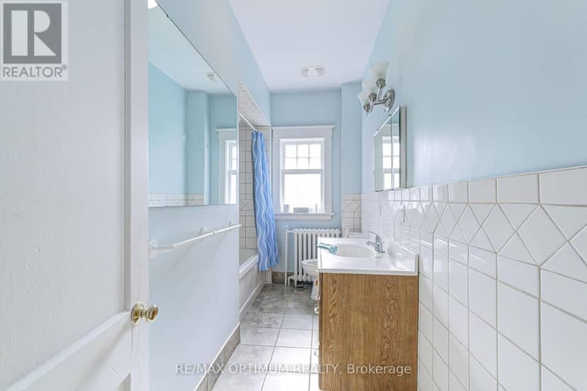 916 Queenston Road — photo 14 of 38