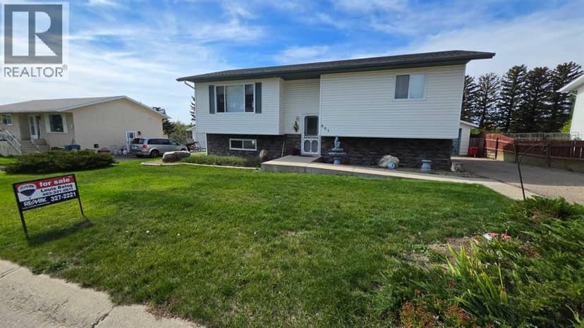 801 1 Street NE, Milk River, photo 3