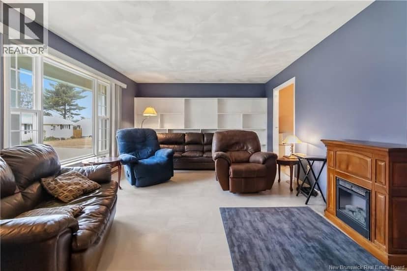 221 Broadway Street — photo 9 of 33