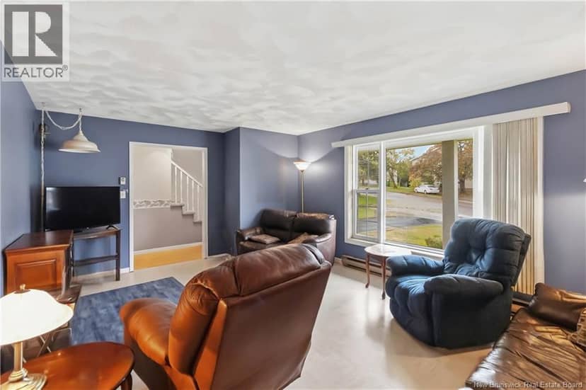 221 Broadway Street — photo 11 of 33