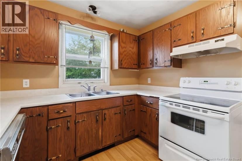 221 Broadway Street — photo 12 of 33