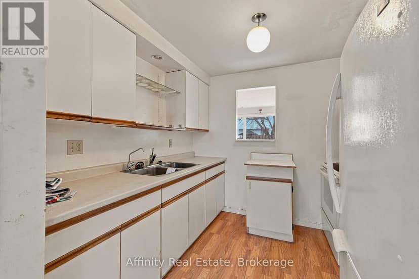 10 - 487 Elgin Street N — photo 10 of 19