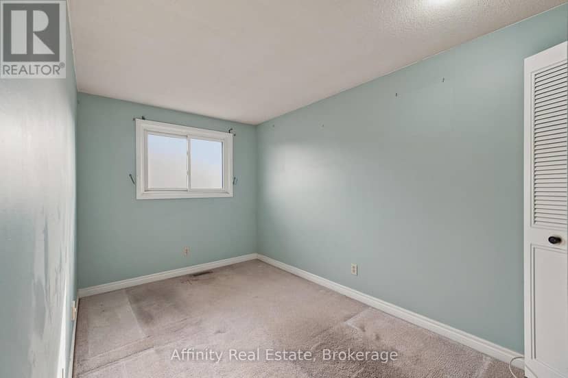 10 - 487 Elgin Street N — photo 13 of 19