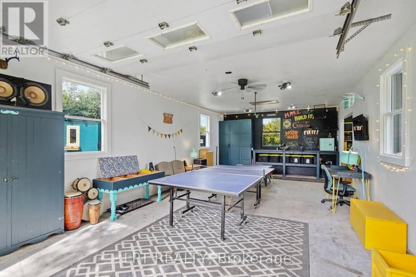 20375 Dunvegan Road E — photo 37 of 40