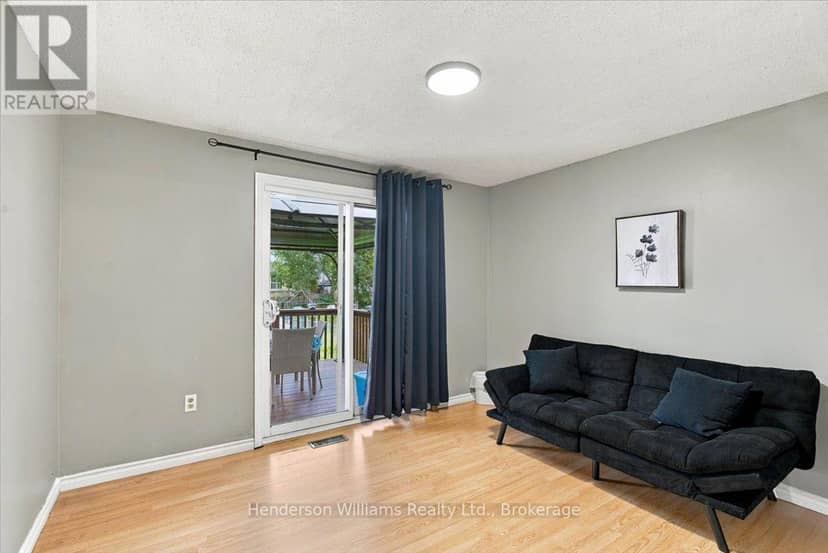 200 College Street E — photo 17 of 33