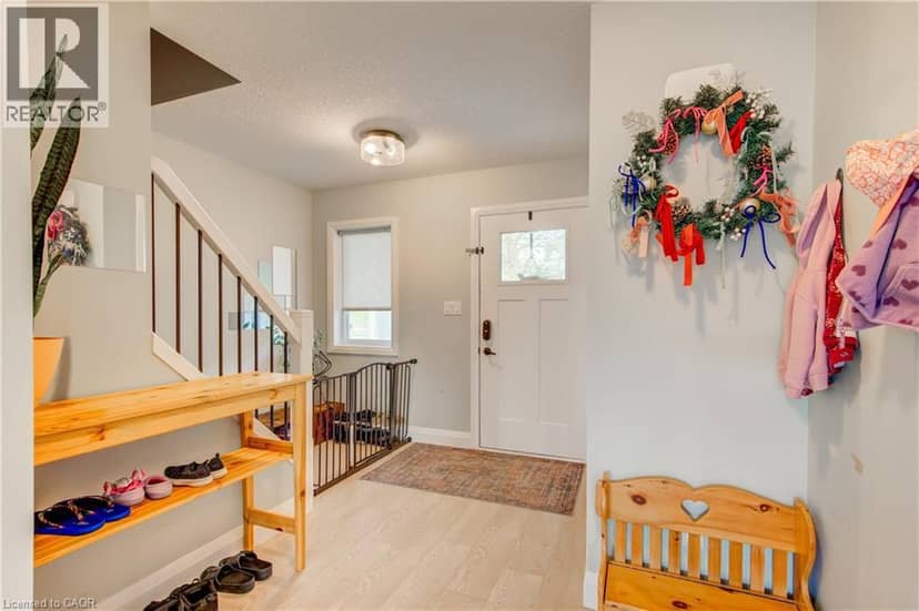 195 CHARLES Street E — photo 3 of 40