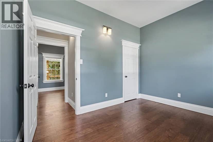 390 SYDENHAM Road — photo 17 of 40
