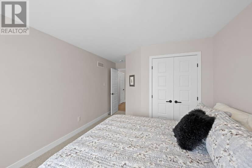 128 Bristol Crescent — photo 31 of 40