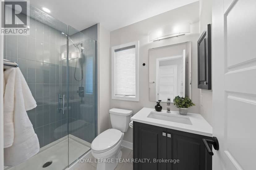 128 Bristol Crescent — photo 32 of 40