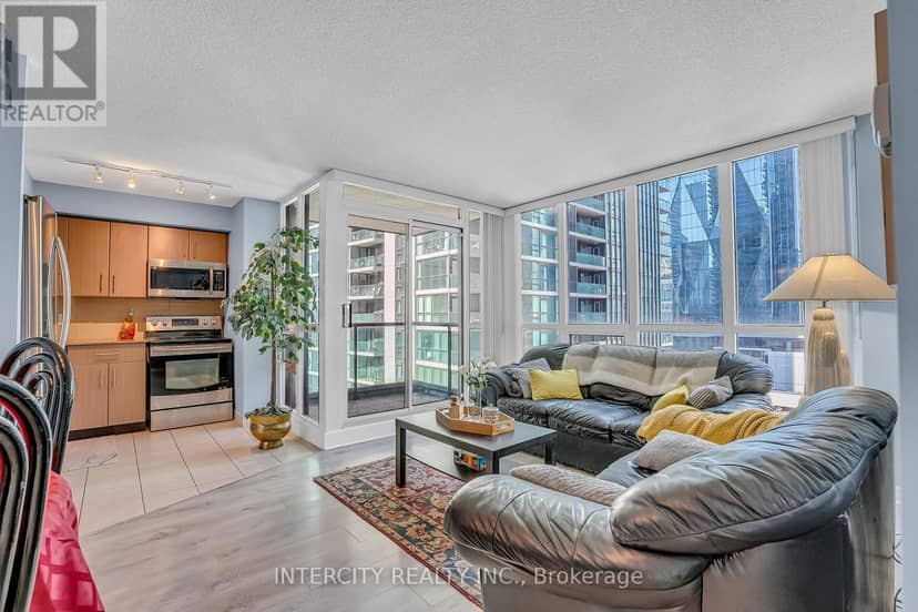 1010 - 12 Yonge Street — photo 13 of 40
