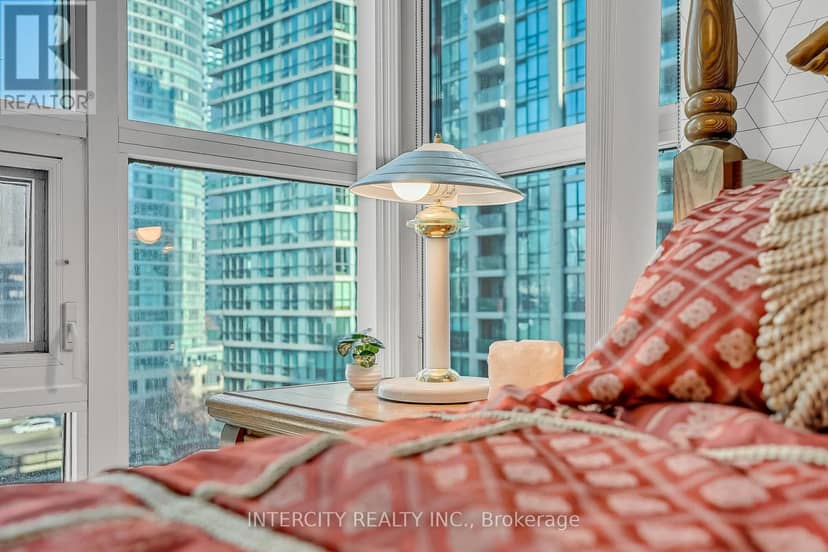 1010 - 12 Yonge Street — photo 24 of 40