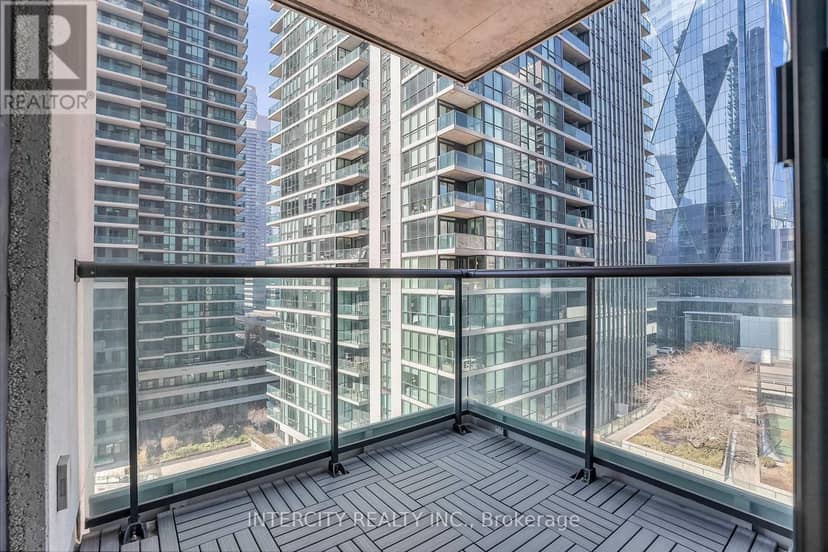 1010 - 12 Yonge Street — photo 32 of 40