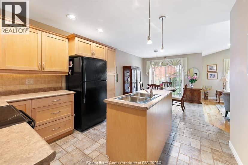 6085 Natalie COURT — photo 9 of 30