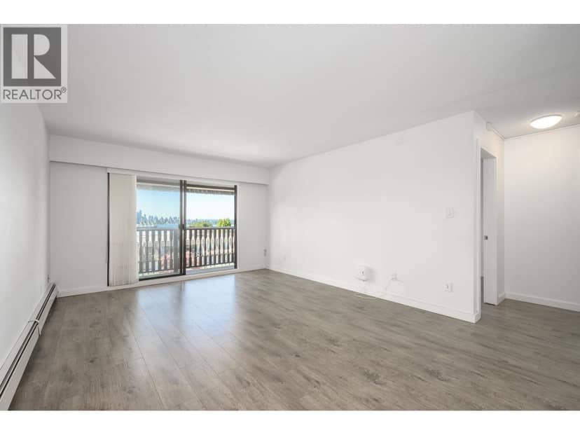 305 310 W 3RD STREET, North Vancouver, photo 3