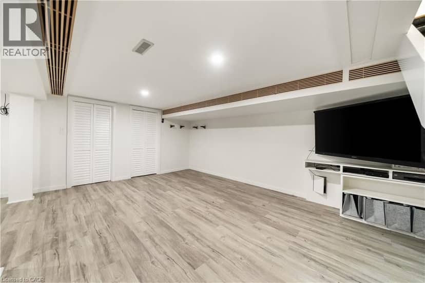 423 SMITH Avenue — photo 35 of 40