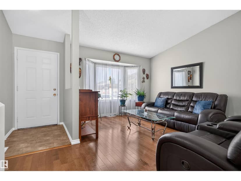 1519 104 ST NW, Edmonton, photo 2