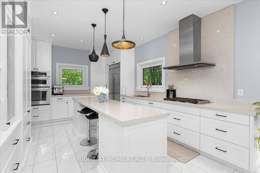 437 The Kingsway — photo 13 of 40