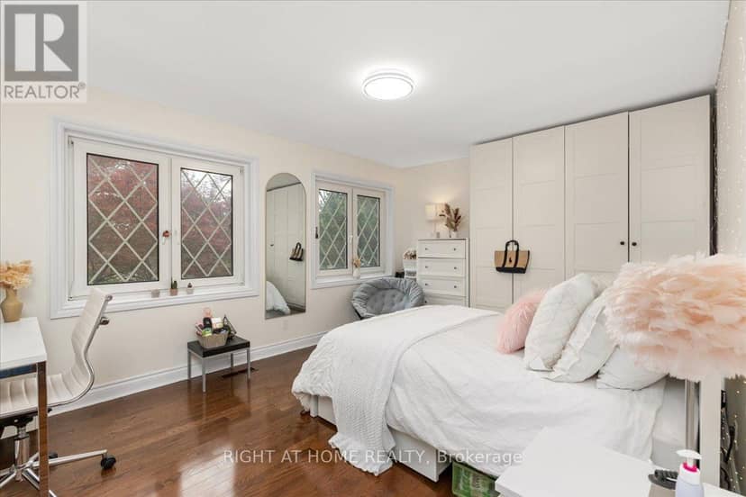 437 The Kingsway — photo 21 of 40