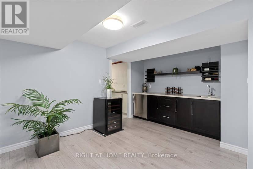 437 The Kingsway — photo 33 of 40