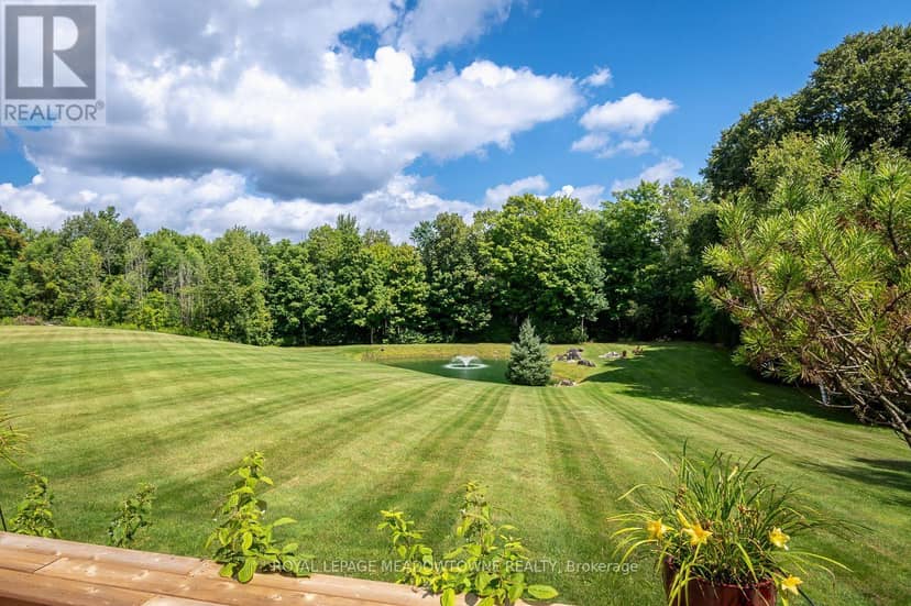 4215 Ennisclare Drive, Milton, photo 2