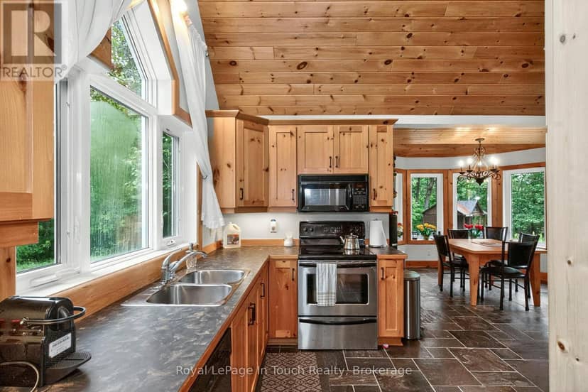 390 Island 360 Island — photo 14 of 40