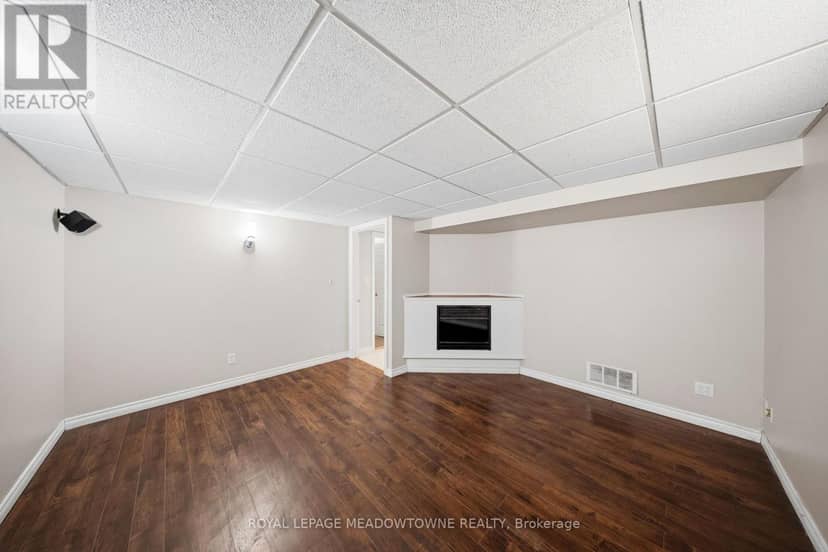 9078 Wellington Rd 124 — photo 15 of 28