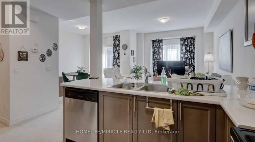 132 - 77 Diana Avenue — photo 15 of 26