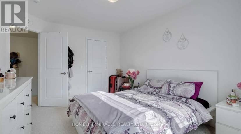 132 - 77 Diana Avenue — photo 18 of 26