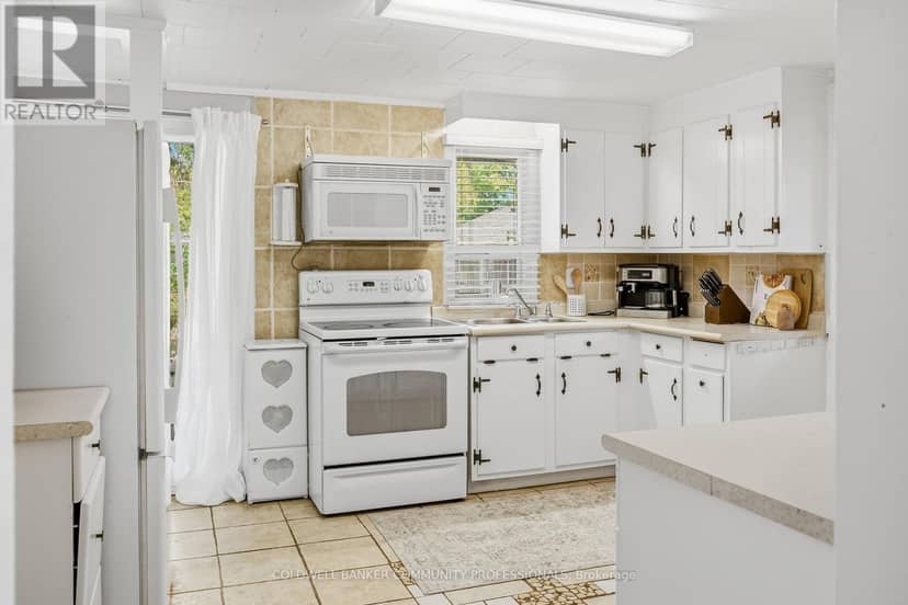42 Sanderson Street — photo 17 of 40
