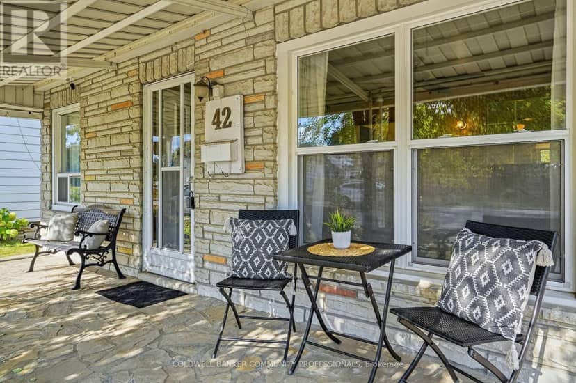 42 Sanderson Street — photo 7 of 40