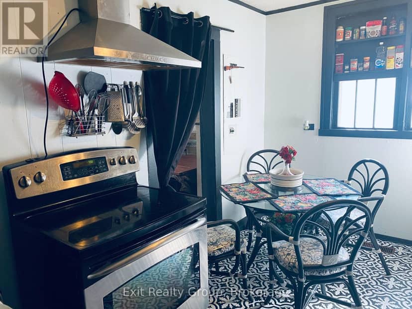 33 Glastonbury Road — photo 16 of 40
