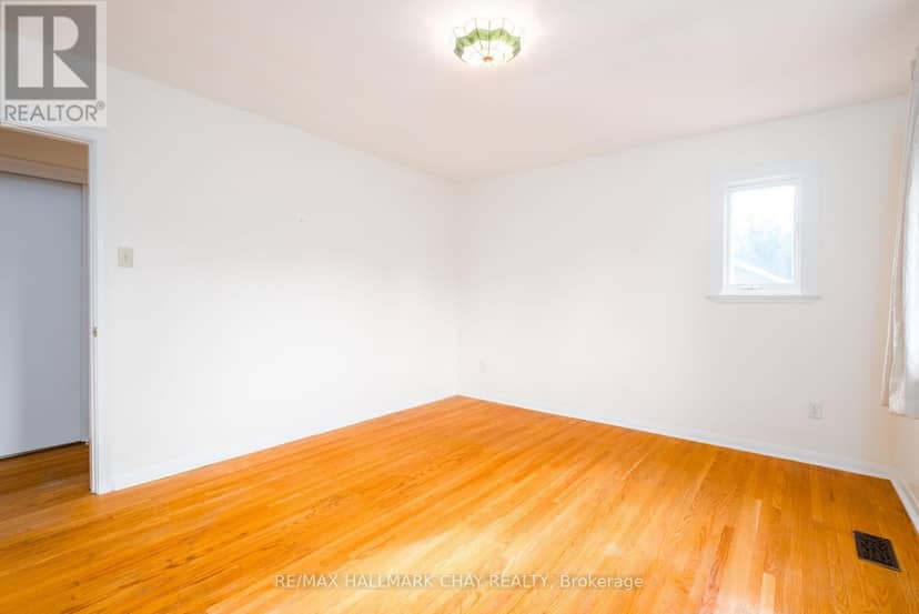 44 Amelia Street — photo 28 of 40