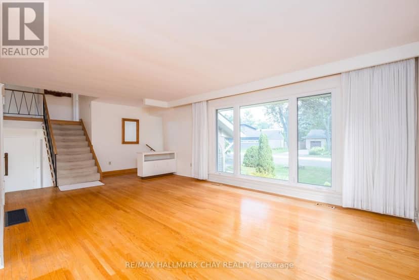 44 Amelia Street — photo 9 of 40