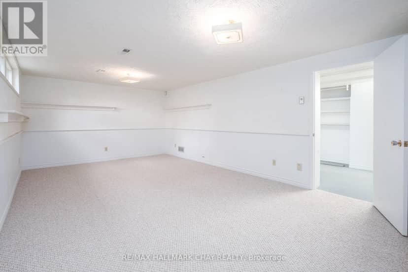 44 Amelia Street — photo 32 of 40
