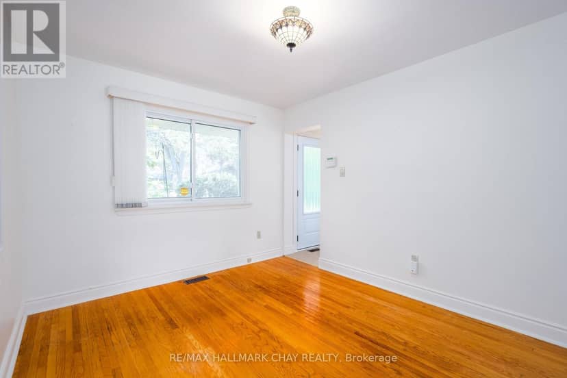 44 Amelia Street — photo 10 of 40