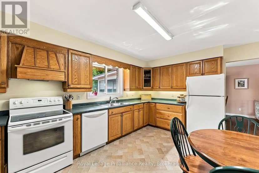 167 Dundas Street — photo 13 of 40