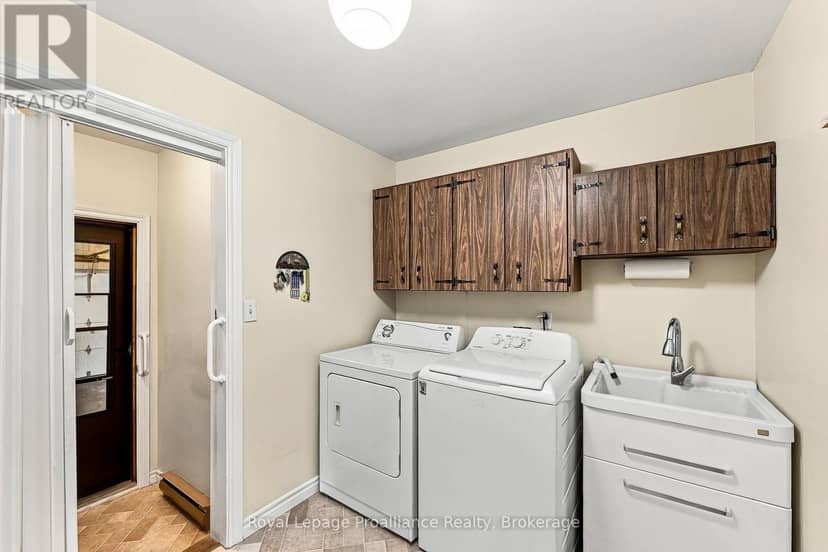 167 Dundas Street — photo 16 of 40