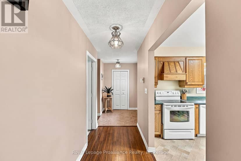 167 Dundas Street — photo 17 of 40