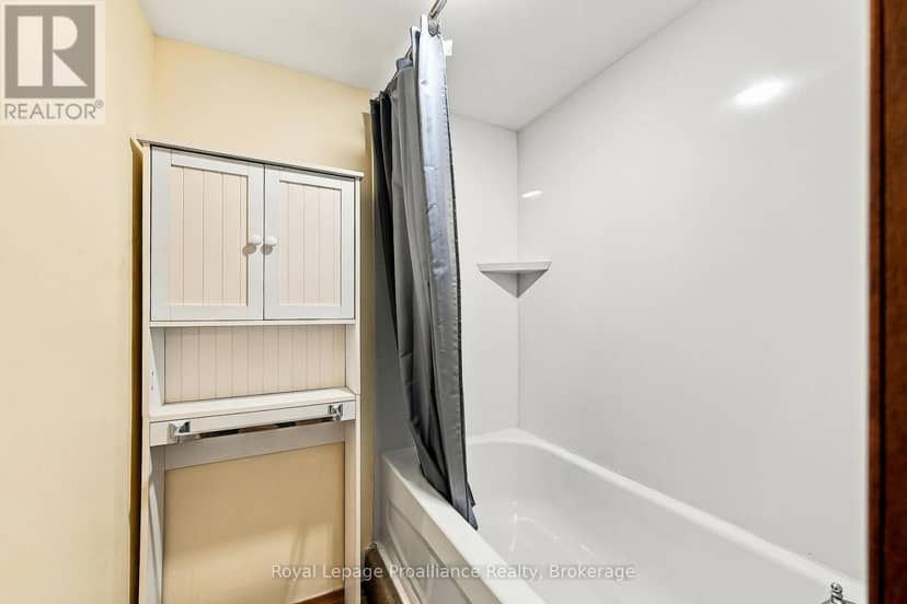 167 Dundas Street — photo 38 of 40