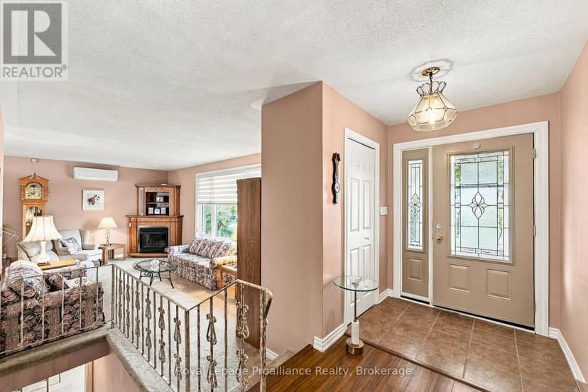 167 Dundas Street — photo 5 of 40