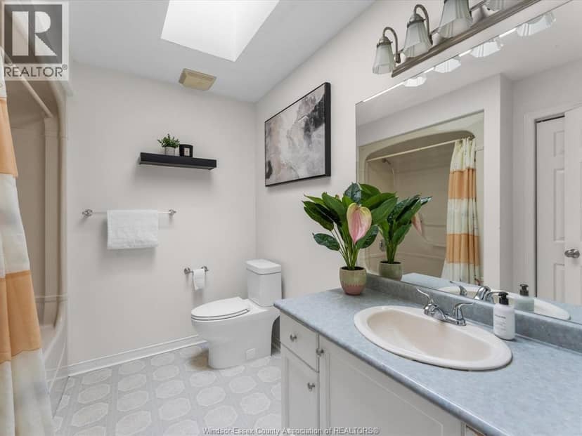 342 Thorn Ridge CRESCENT — photo 19 of 40