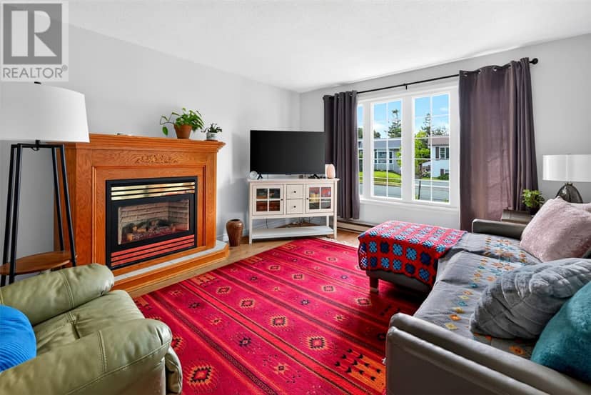 12 Leger Crescent — photo 3 of 30