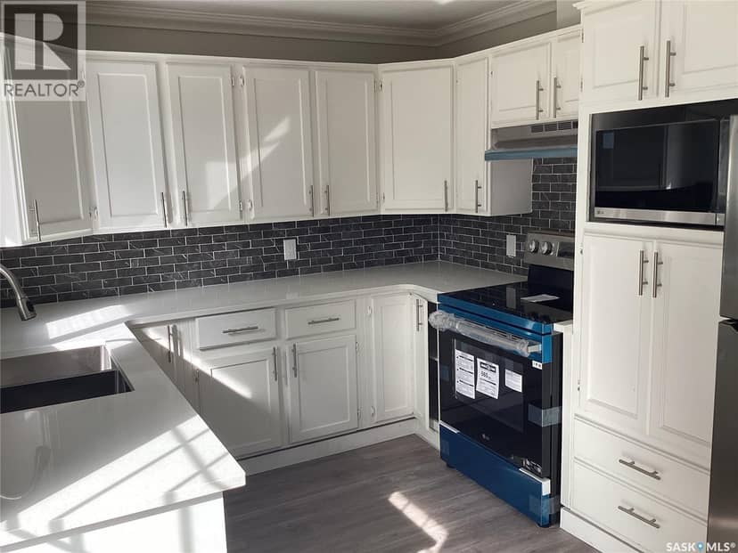 19 Newstead AVENUE — photo 10 of 40