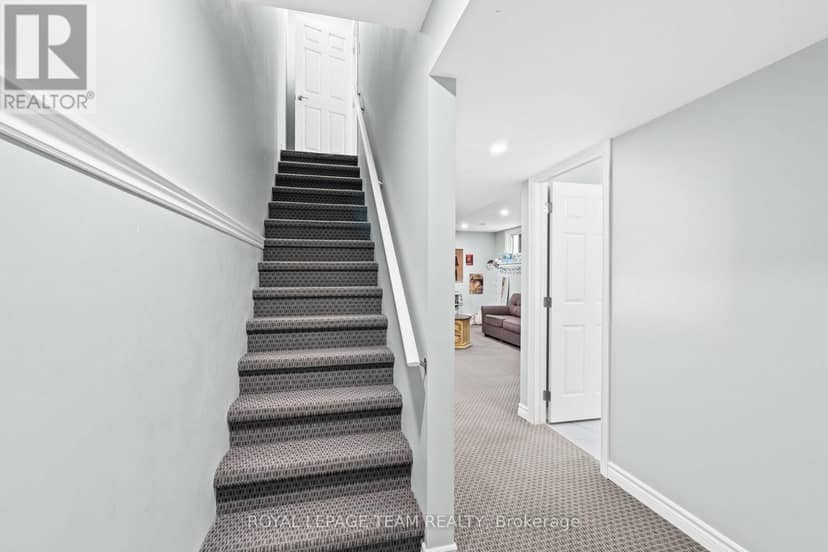 227 Roberta Crescent — photo 25 of 37
