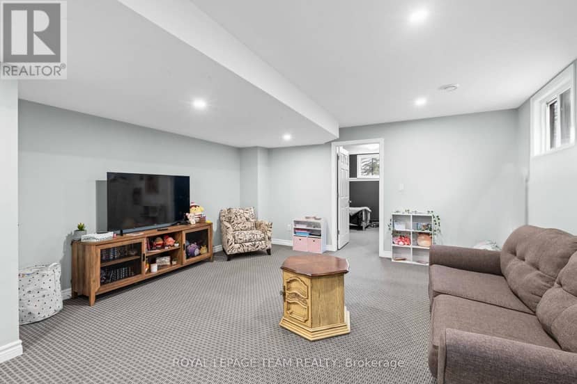 227 Roberta Crescent — photo 27 of 37