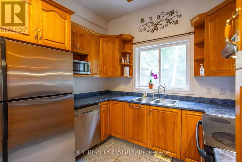 2174 Des Pins Street — photo 15 of 40