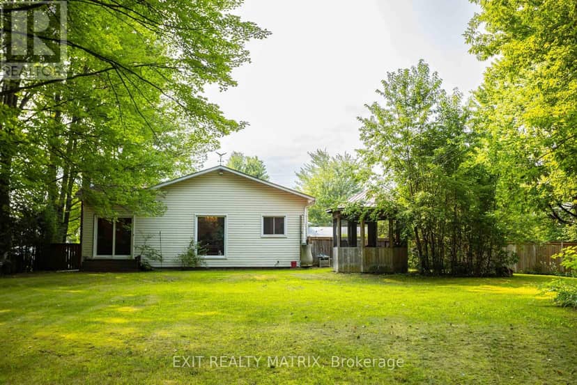 2174 Des Pins Street — photo 36 of 40