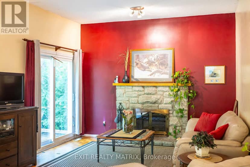 2174 Des Pins Street — photo 7 of 40