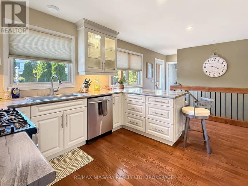 27 Lindbergh Drive — photo 10 of 38